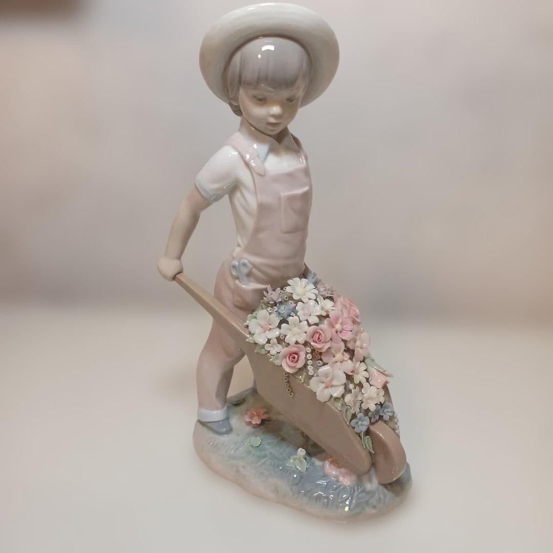 リヤドロ「花車」と「小鳥と話す少女」付属品「花の置物達」と「キャンドルスタンド」