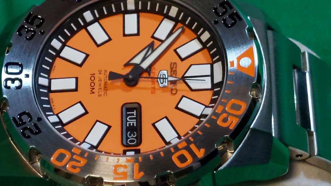 b*n様 SEIKO スポーツ5自動巻き 腕時計 オレンジ 100m防水