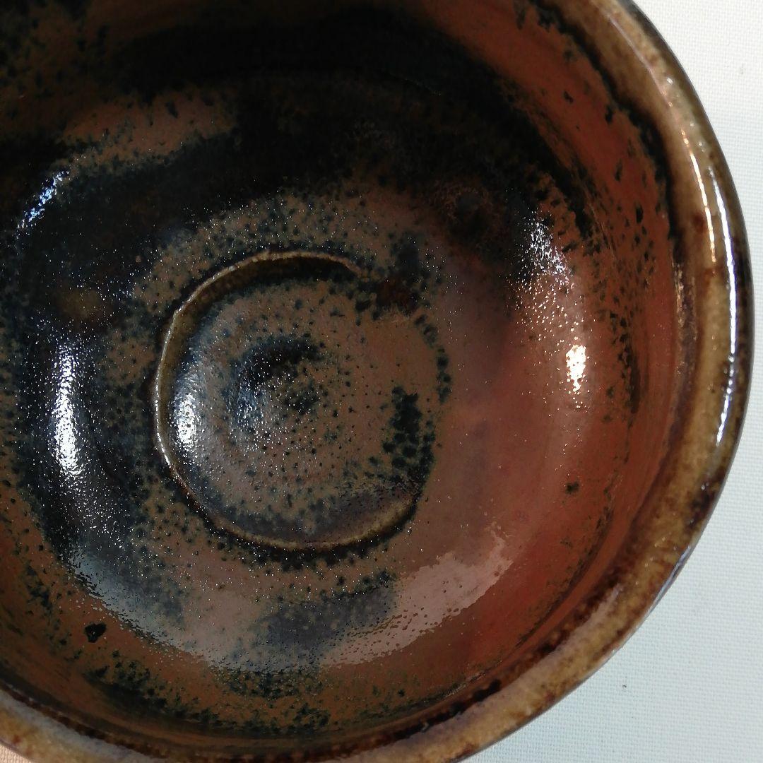 須藤武雄作、柿釉茶碗、識箱、茶色と黒色のバランスが見所です。