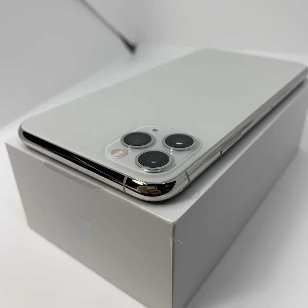 未使用　iPhone 11 Pro Max 256 GB SIMフリー　シルバー