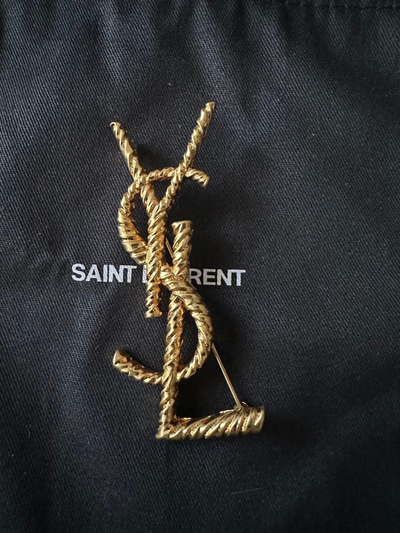 SAINT LAURENT YSLロゴブローチ