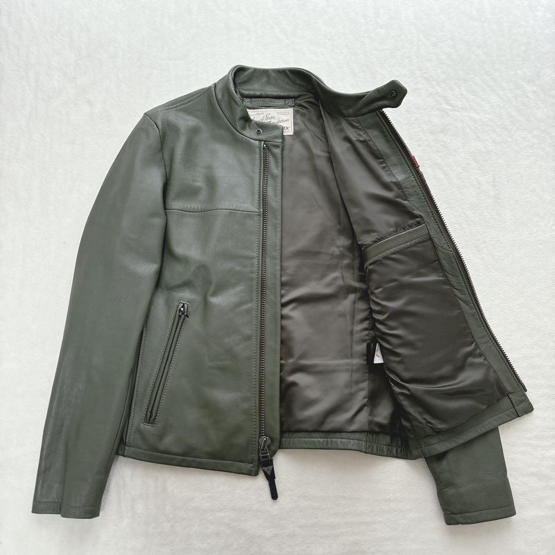 【美品】アヴィレックス　レザージャケット　カーキ　刺繍　ロゴ　やぎ革　ライダース