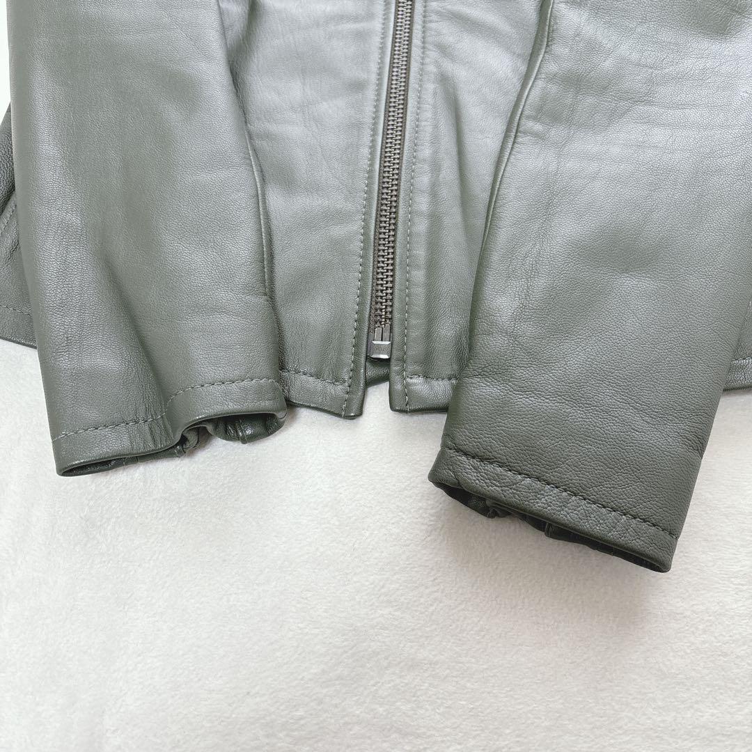 【美品】アヴィレックス　レザージャケット　カーキ　刺繍　ロゴ　やぎ革　ライダース