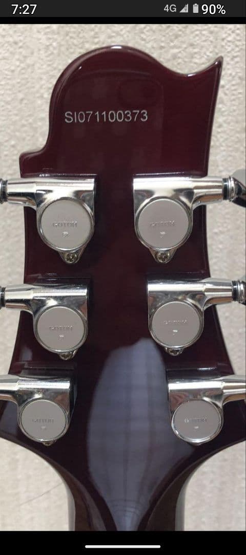 Samick　Greg Bennett UM-4ダブルカッタウェイ　ギター