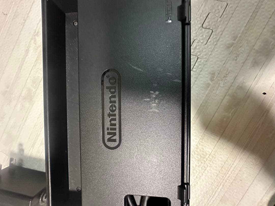 Nintendo Switch 本体 + コントローラー 3つ + ケース付き