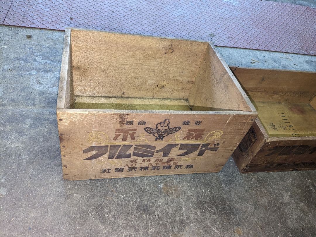 アンティークな木箱