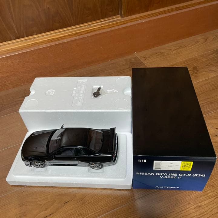 未展示品オートアート1/18スカイライン GT-R R34 V-SPEC II