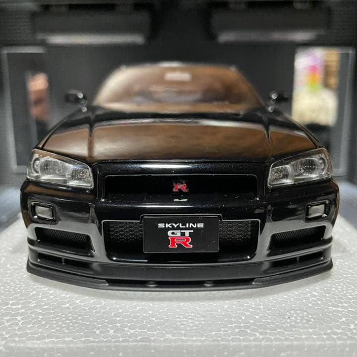 未展示品オートアート1/18スカイライン GT-R R34 V-SPEC II