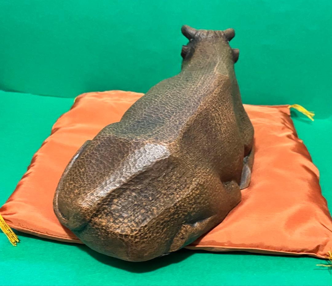 牛の置物　オレンジクッション付き　ブリデストン　エバーウッド　クラシック