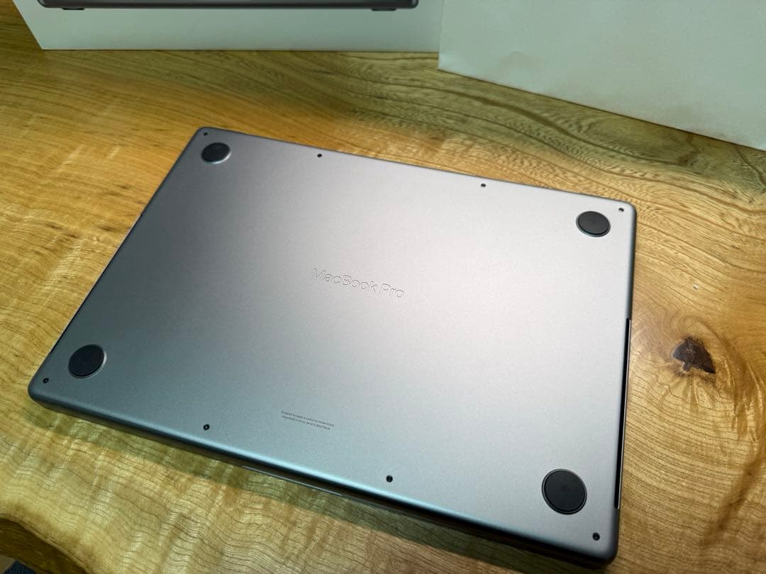 交渉可：MacBook Pro 14インチ M3 8GB 512GB