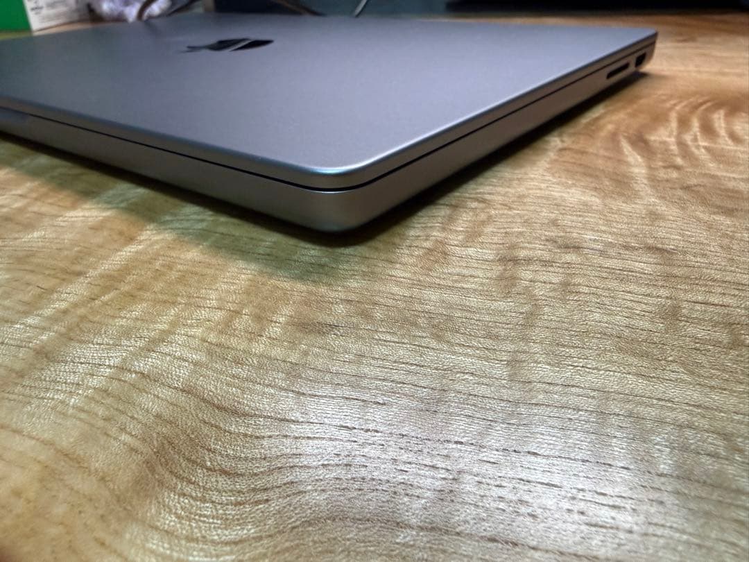 交渉可：MacBook Pro 14インチ M3 8GB 512GB