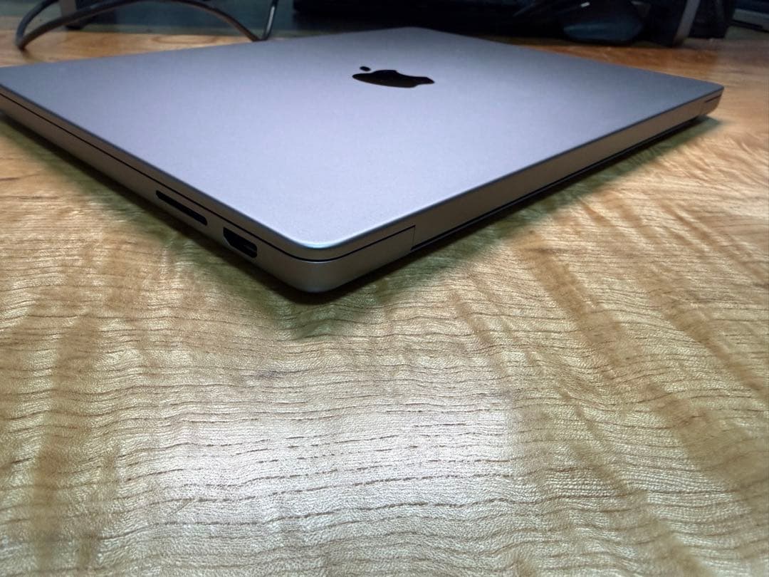 交渉可：MacBook Pro 14インチ M3 8GB 512GB