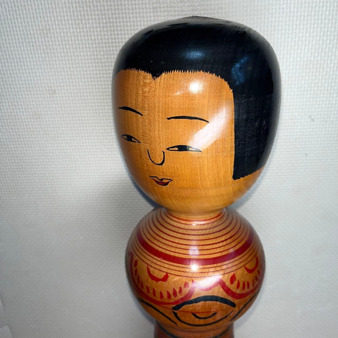 ⭕️現代の名工　小椋久太郎　超レア　朱桂材　赤色菊模様　大型　伝統こけし