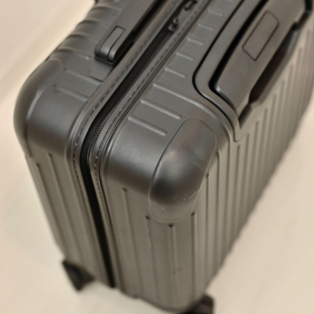RIMOWA ESSENTIAL SLEEVE COMPACT マットブラック
