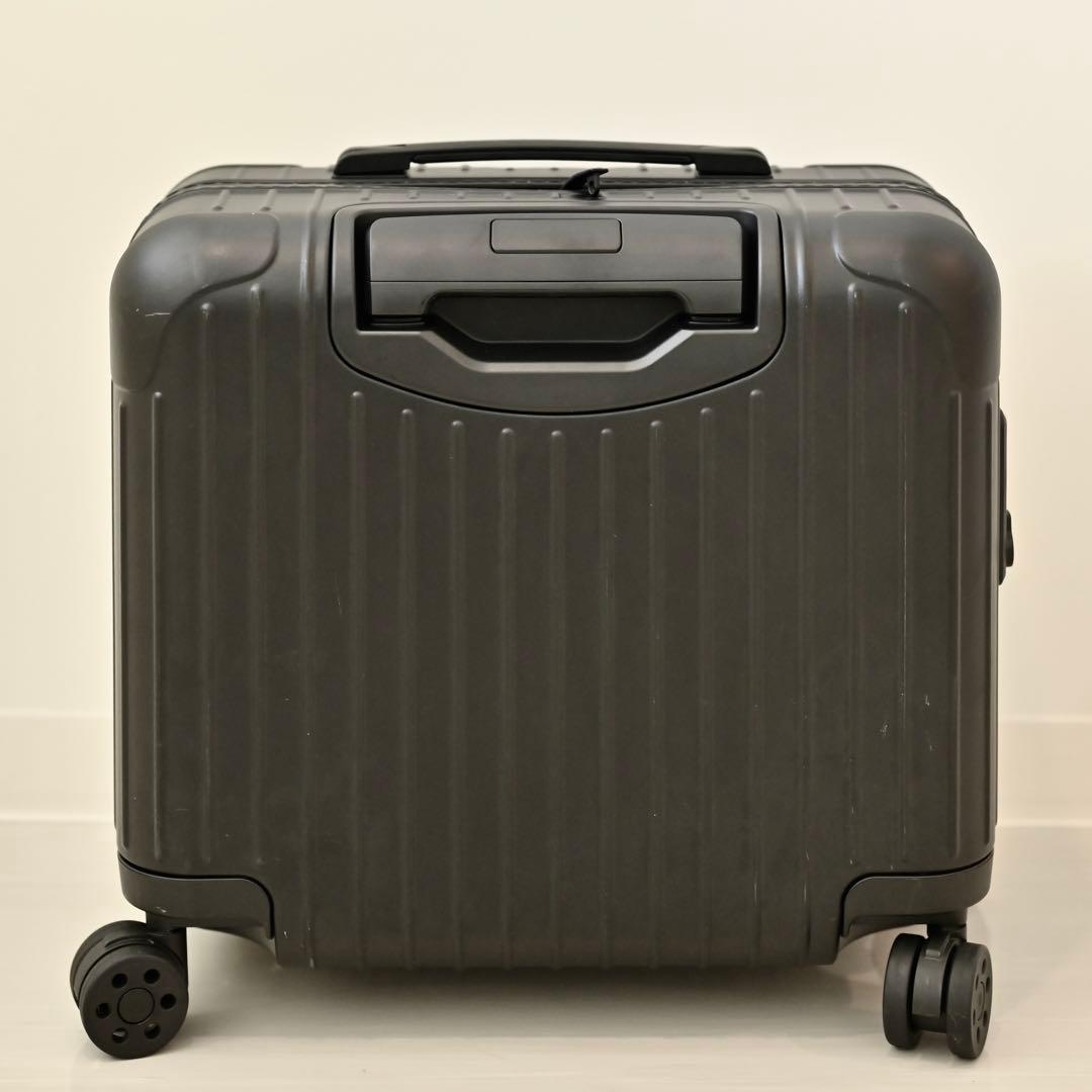 RIMOWA ESSENTIAL SLEEVE COMPACT マットブラック