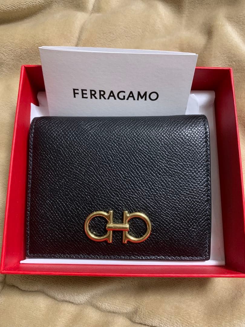 FERRAGAMO 二つ折り財布　美品