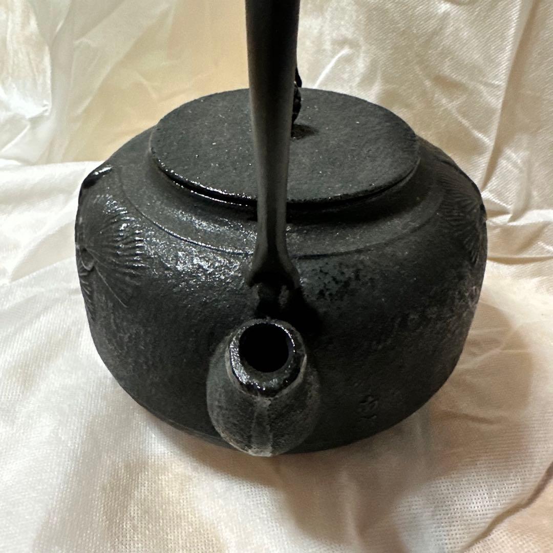 松の葉模様 鉄瓶 黒色