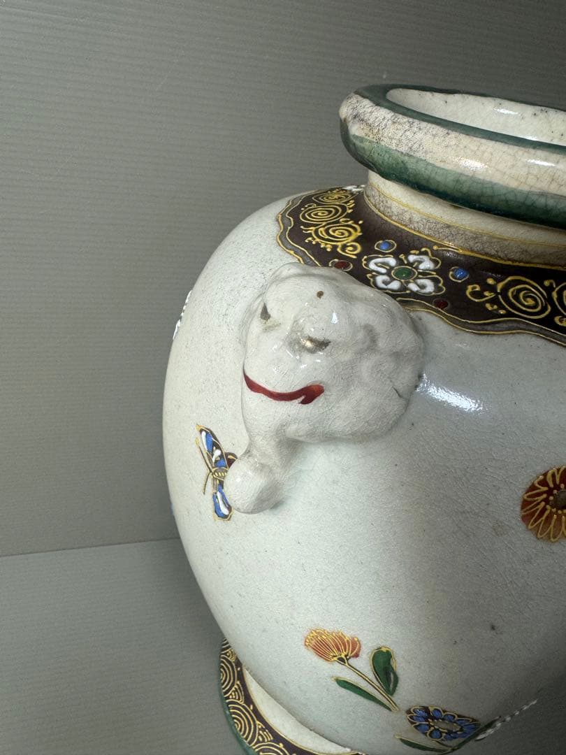 2107 明治時代 名工【寿山造】 薩摩焼 金彩色絵花蝶文 花瓶　時代物