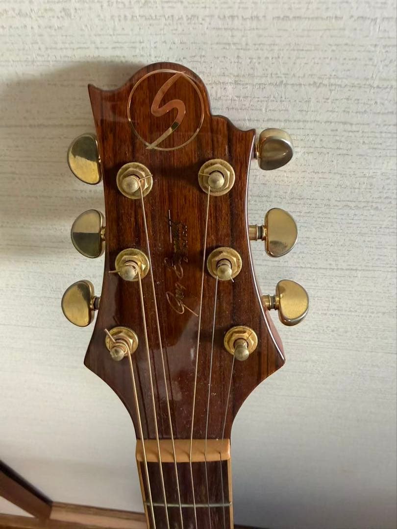 ブラウン アコースティックギター カッタウェイOM-15CE