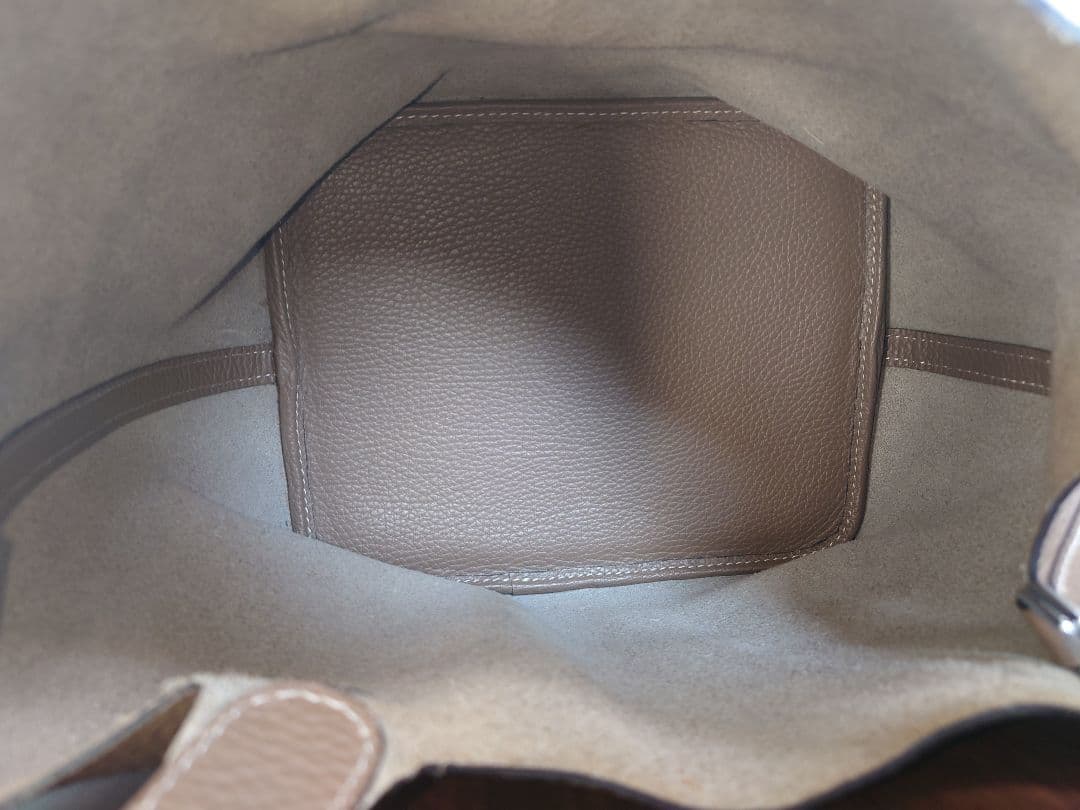 本皮キューブハンドバック（エルメスのカデナ付）