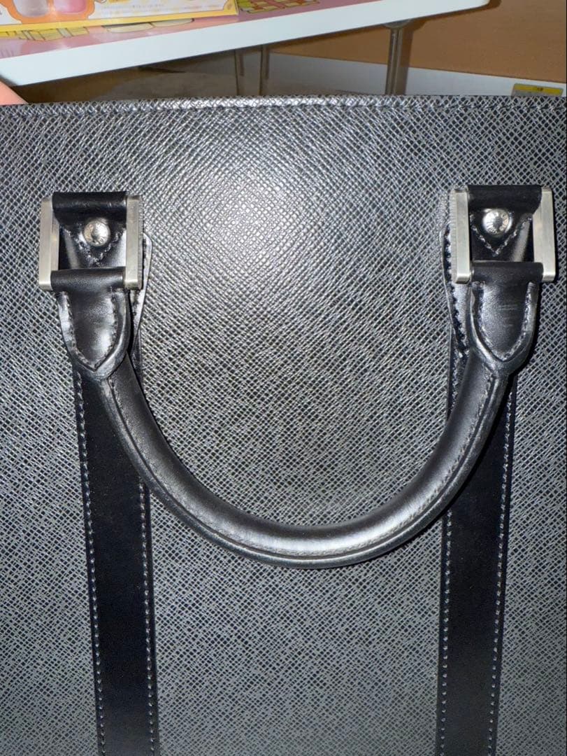 ルイヴィトン タイガ ポルトドキュマン ロザン アルドワーズ ブラック