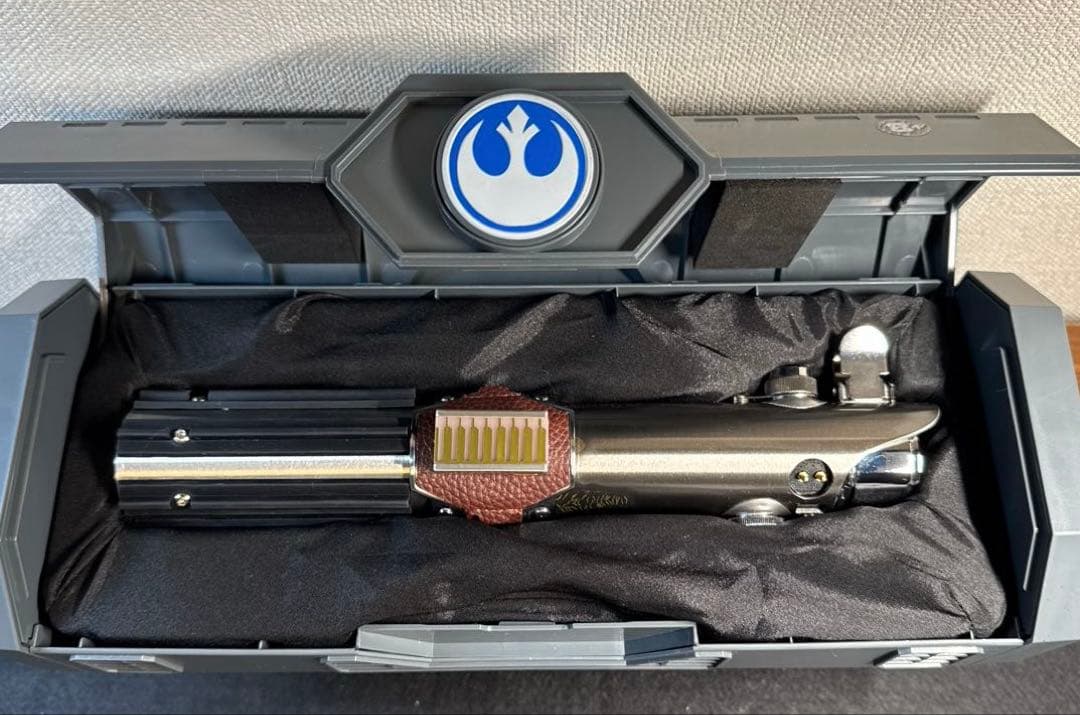 ギャラクシーエッジ　ライトセーバー 【メイス・ウィンドゥ】　【レイ】　※訳アリ