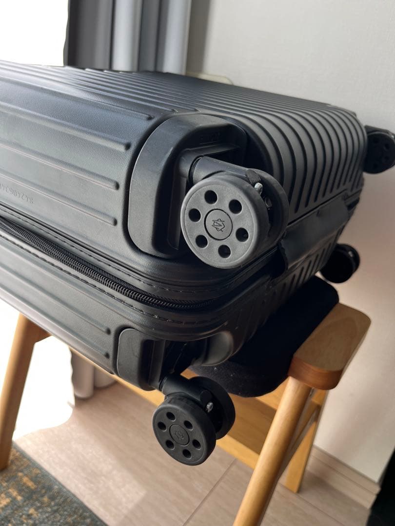 【美品】リモワ　ESSENTIAL SLEEVE コンパクト