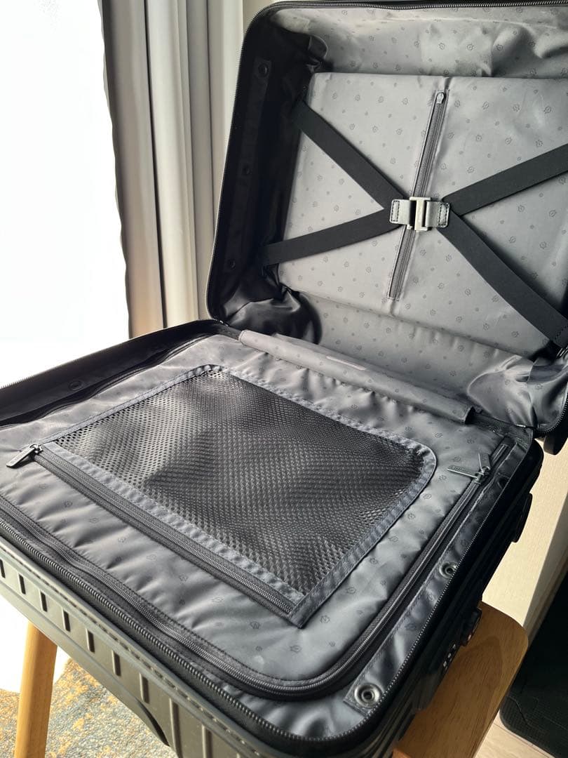 【美品】リモワ　ESSENTIAL SLEEVE コンパクト