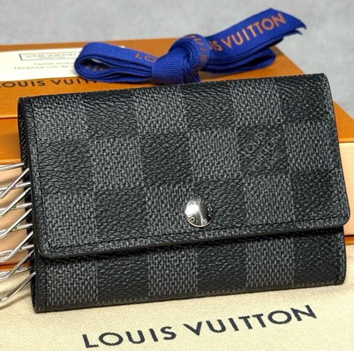 【新品、未開封】Louis Vuitton ダミエ・グラフィット キーケース
