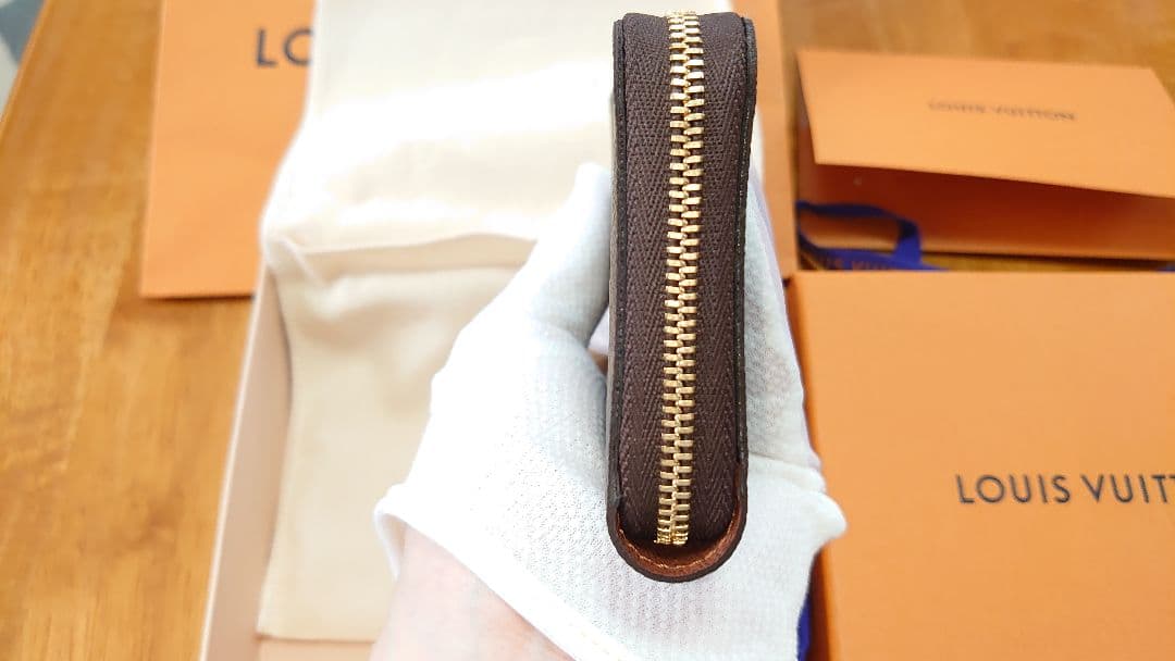 LOUIS VUITTON ジッピーパース 小銭入れ