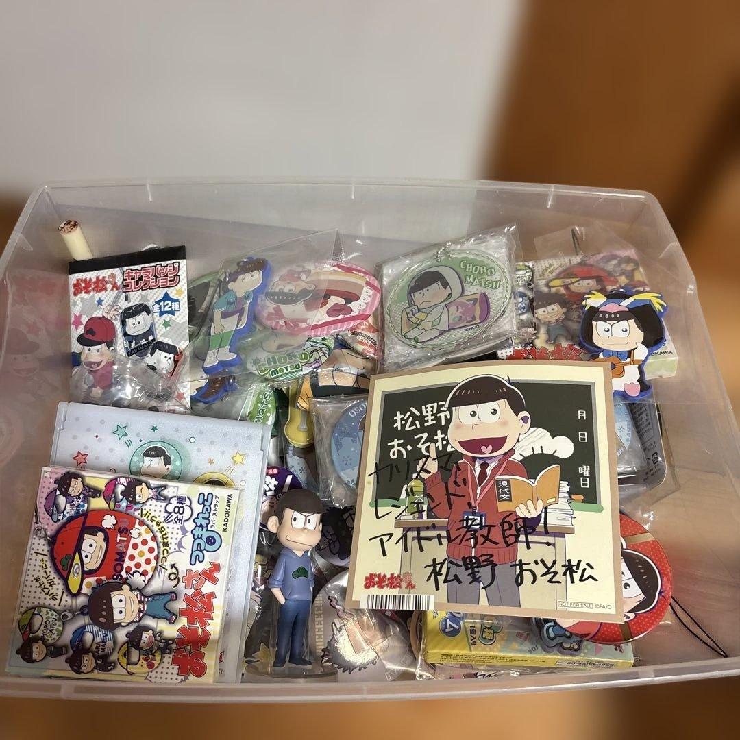 アニメグッズまとめ 美品　缶バッジ ストラップ ほぼ おそ松さん 即購入〇