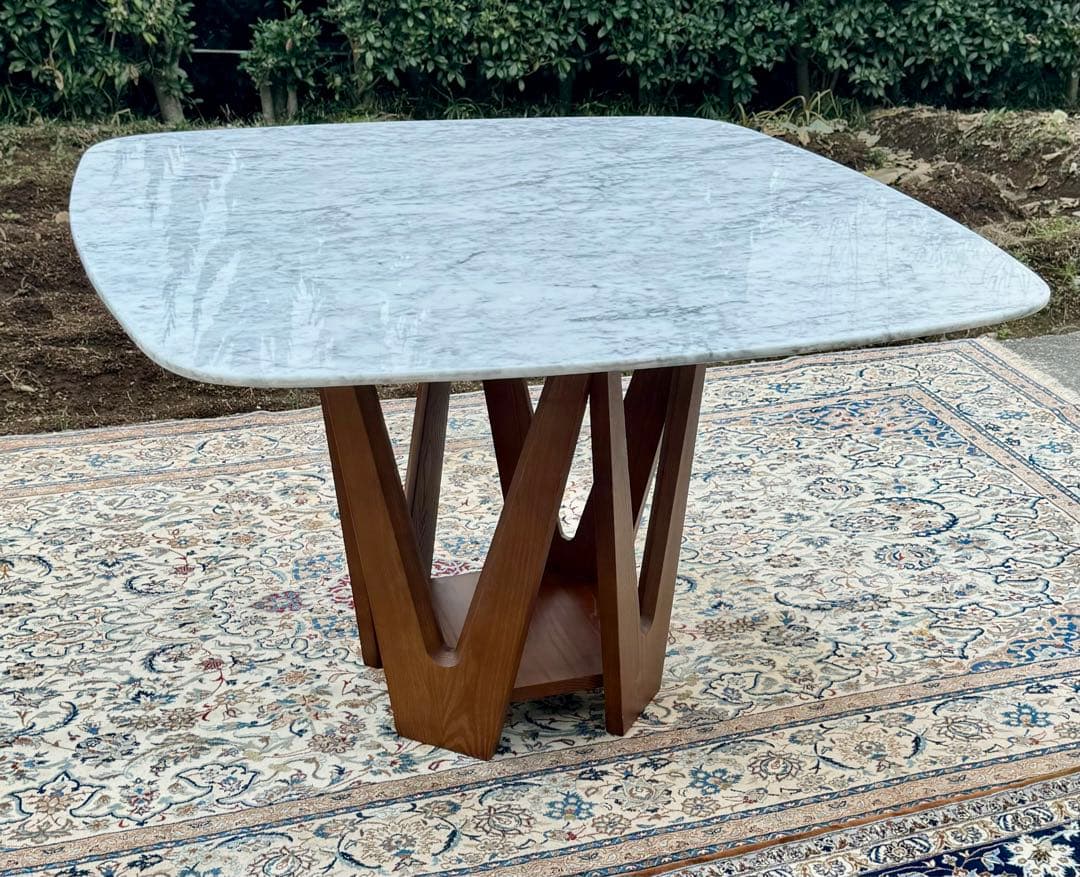 フェレルです トーヨーキッチン 大理石 ダイニングテーブル マーブル