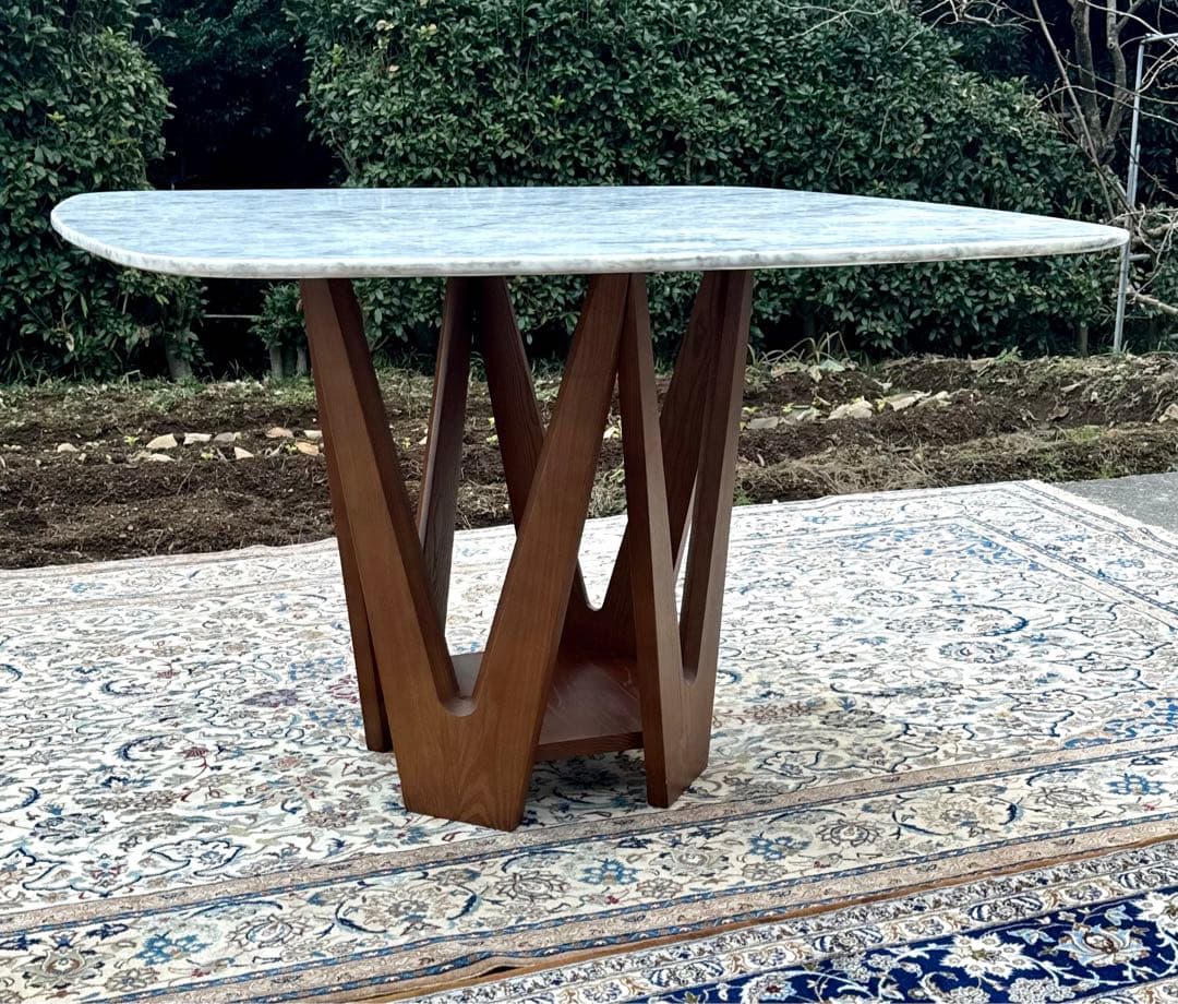 フェレルです トーヨーキッチン 大理石 ダイニングテーブル マーブル