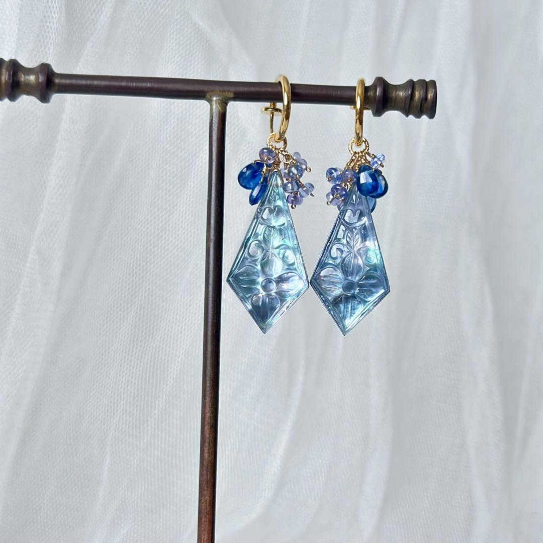 ラピスラズリ×マザーオブパール×水晶カービングピアスチャーム