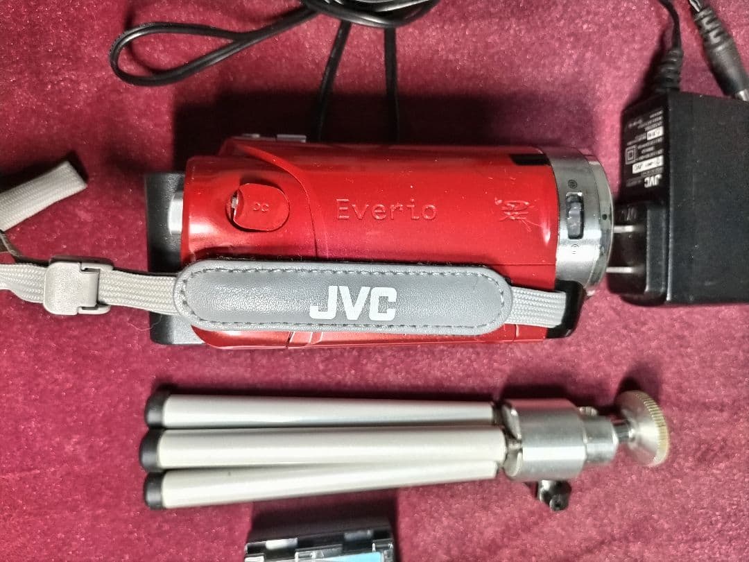 【使用回数 3回】JVC フルHD ビデオカメラ 充電のコード以外ありません