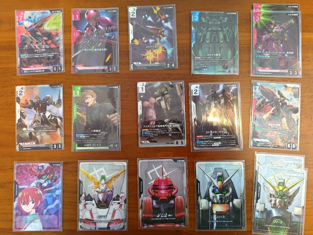 ガンダムカードゲーム 引退品 カード2000枚以上 サプライ付き
