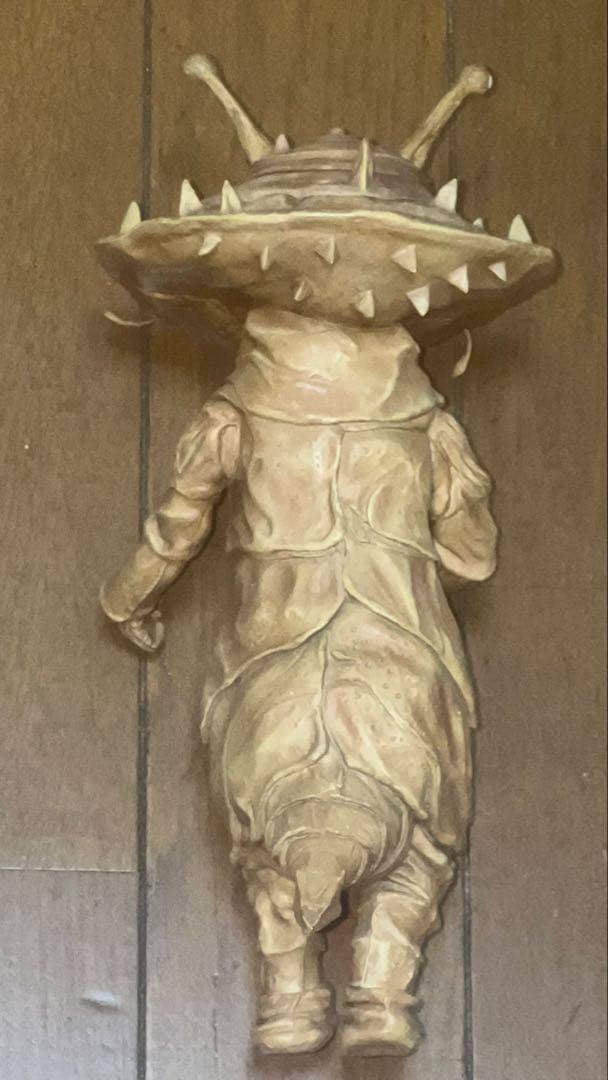 カネゴン怪獣フィギュア 触角付き ベージュ　美品