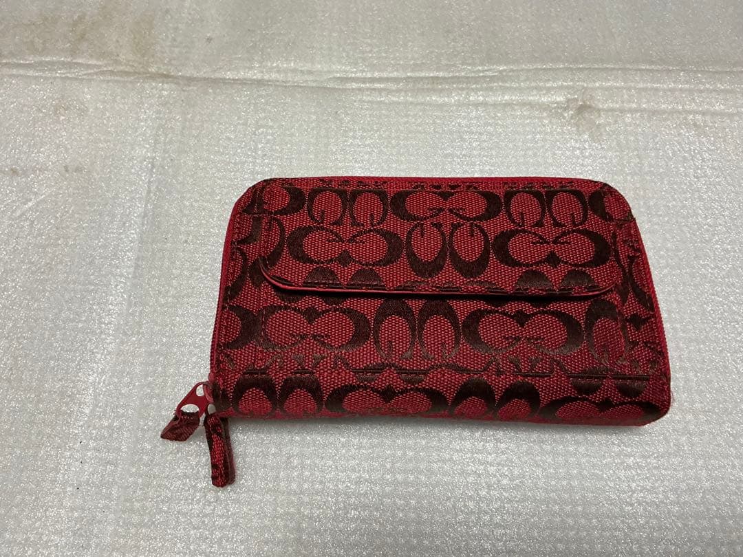 コーチ多用途財布／赤柄。【新品未使用品　長財布】。