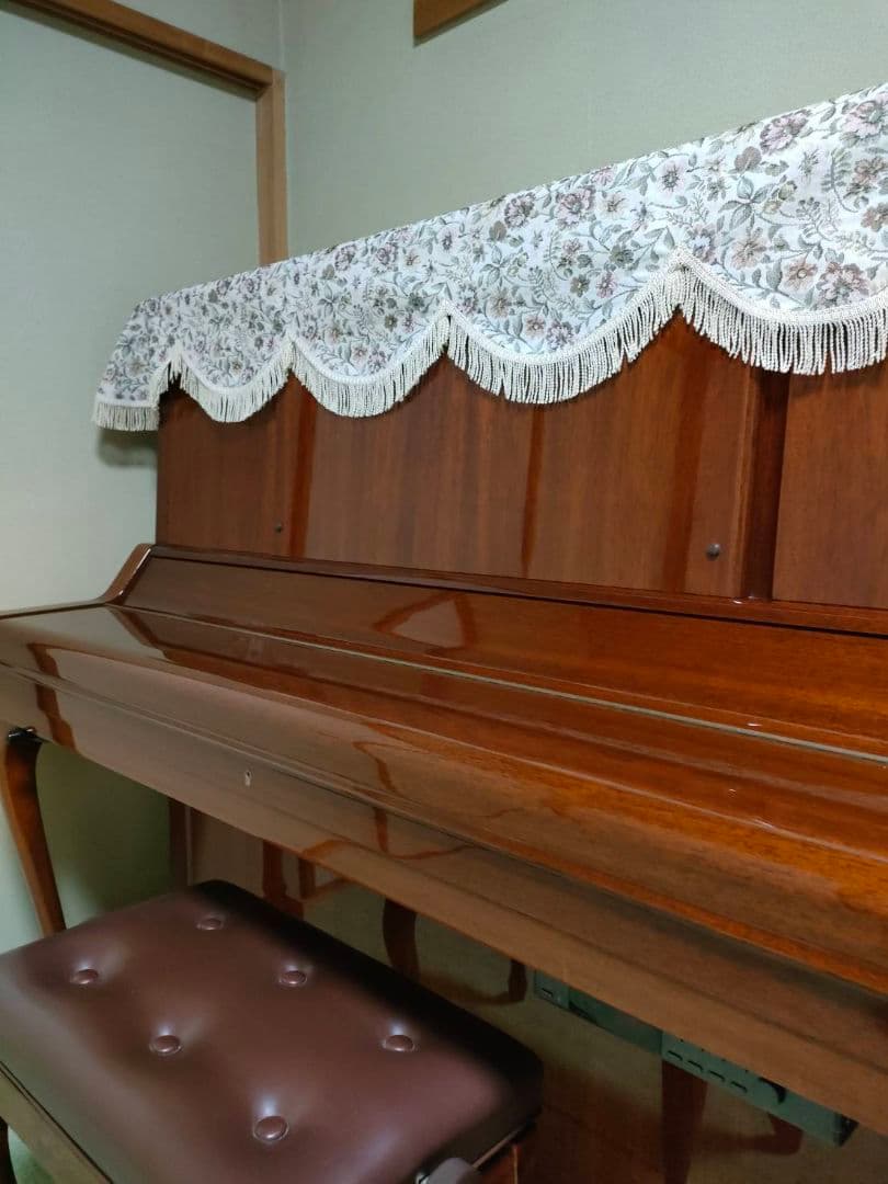 【極美品/消音付】YAMAHA W106 ピアノ 木目艶出し鏡面（2月下旬まで）