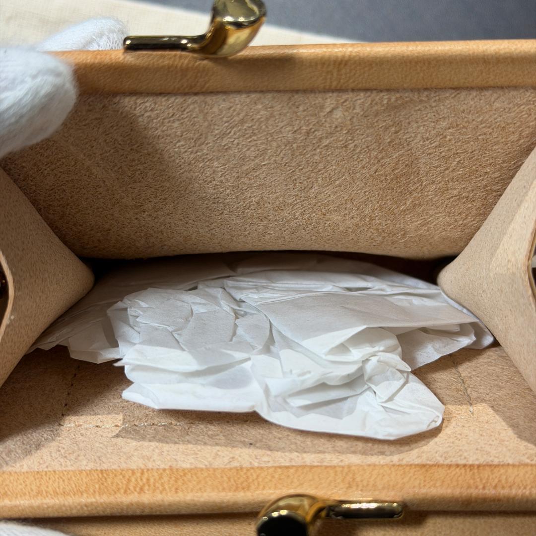 【新品未使用】イルビゾンテ 二つ折り がま口 財布 ヌメ ナチュラル