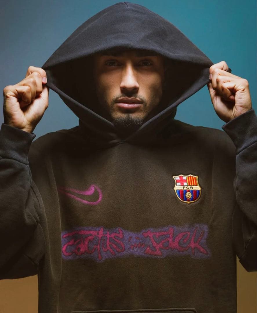 Travis Scott Nike バルセロナ　トラヴィス　ナイキ　パーカー