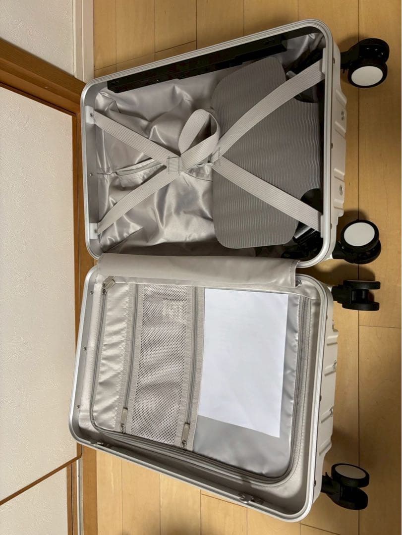 スーツケース 子どもが乗れる キャリーケース 40ℓ 機内持ち込み可 ホワイト