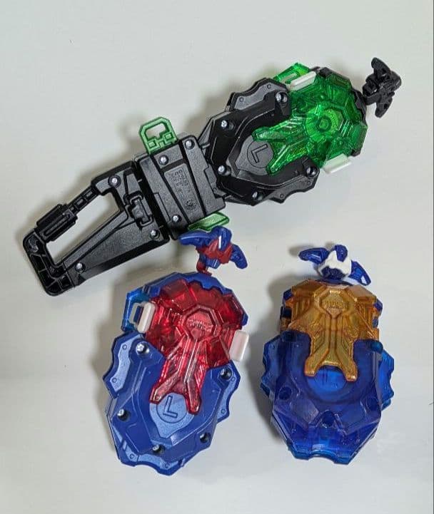 ベイブレードバースト　ロアバハムート　ツヴァイディアボロス　キングヘリオスなど