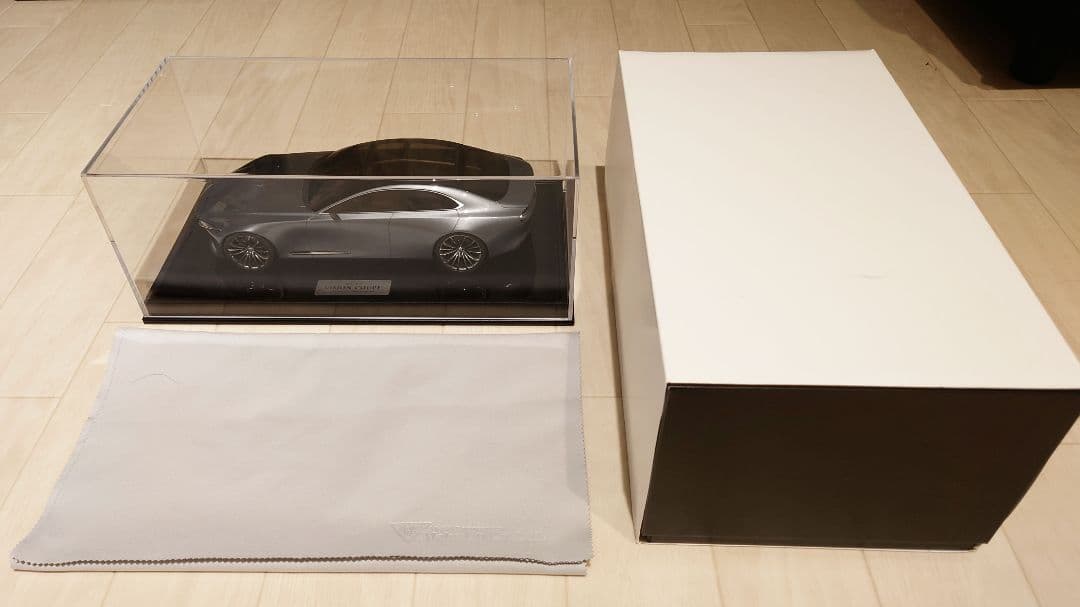 h*5様 MAZDA VISION COUPE モデルカー 1/18