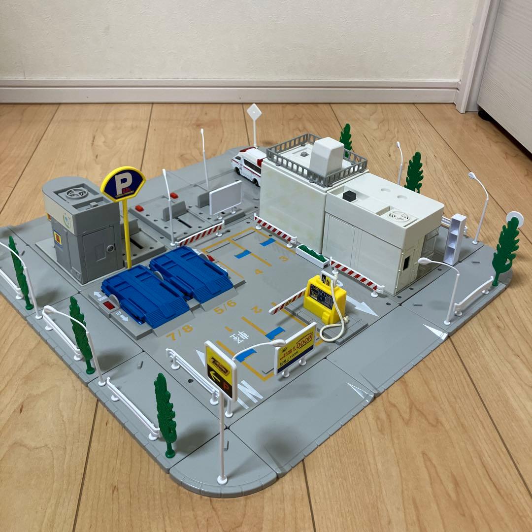 トミカタウン 病院 駐車場　薬局　トミカ