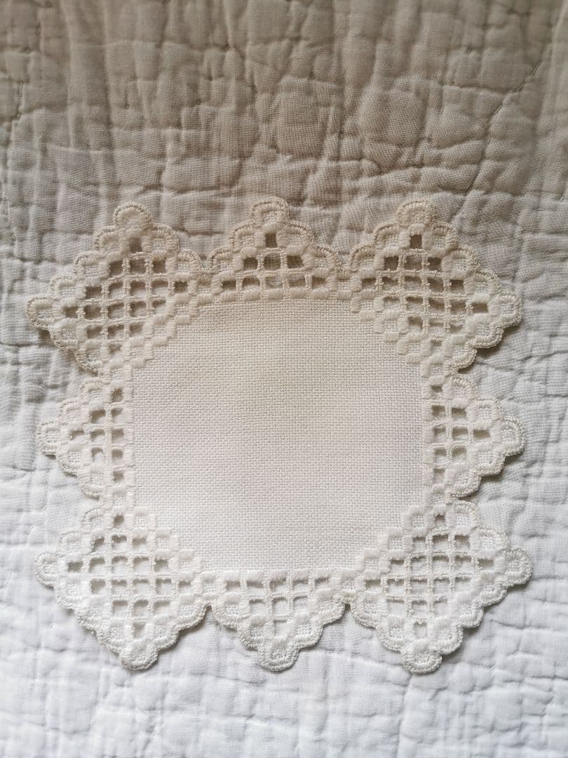 アンティークノルウェー ハーダンガー刺繍レース 十字架クロス型ドイリー マット