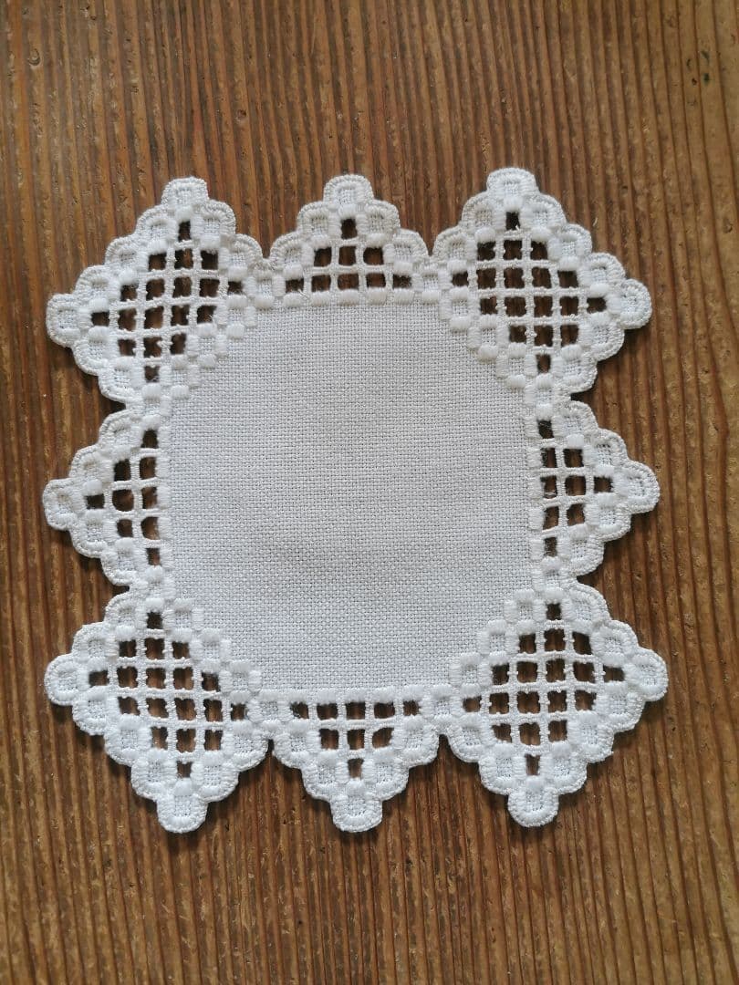 アンティークノルウェー ハーダンガー刺繍レース 十字架クロス型ドイリー マット