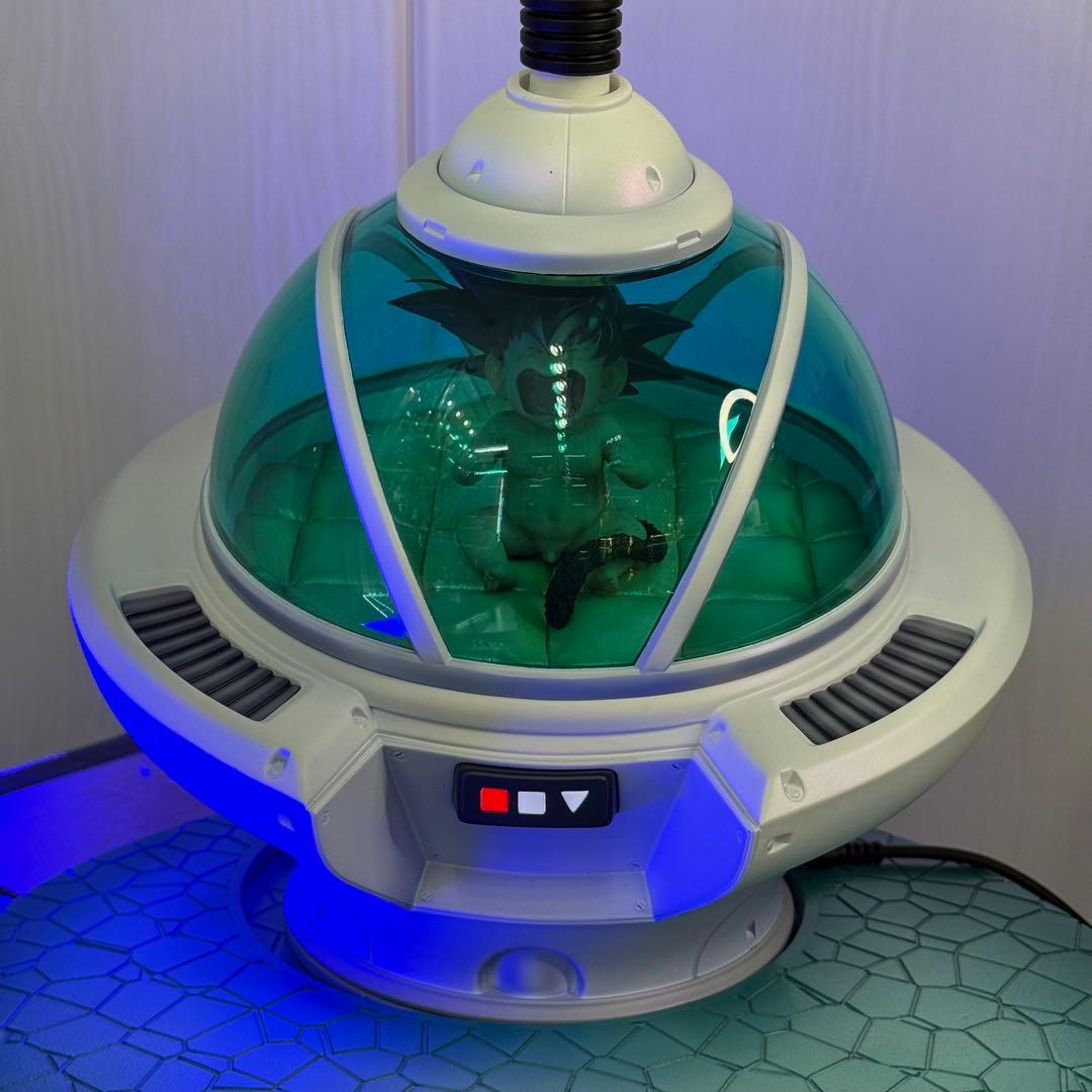 【激レア】WHITE HOLE STUDIO カカロット&保育カプセル&軍医