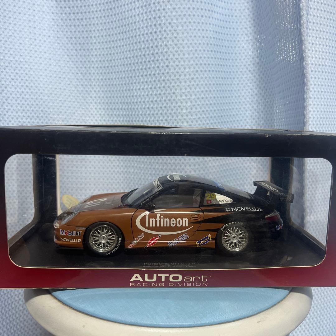 オートアート製  ポルシェ911GT3R