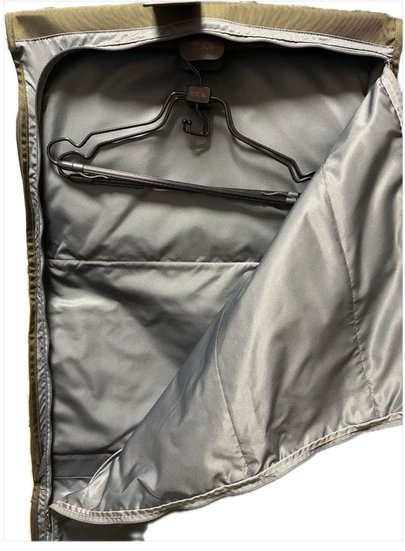 TUMIガーメントバッグ オリーブグリーン